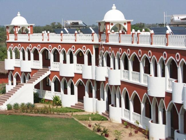 Aum Health Resort Vadodara Ngoại thất bức ảnh