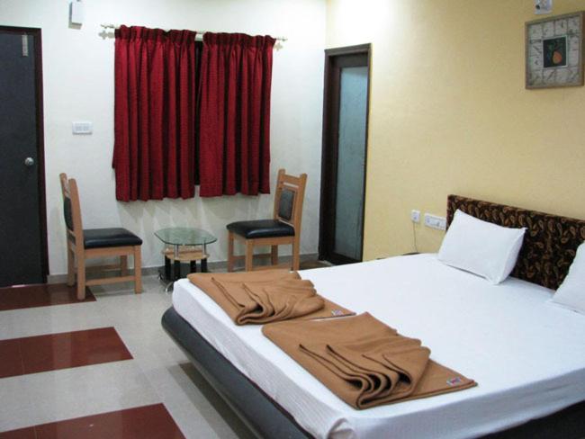 Aum Health Resort Vadodara Phòng bức ảnh