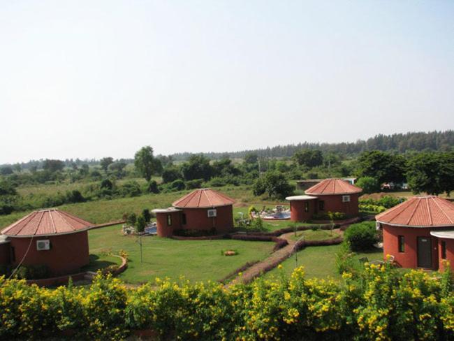 Aum Health Resort Vadodara Ngoại thất bức ảnh